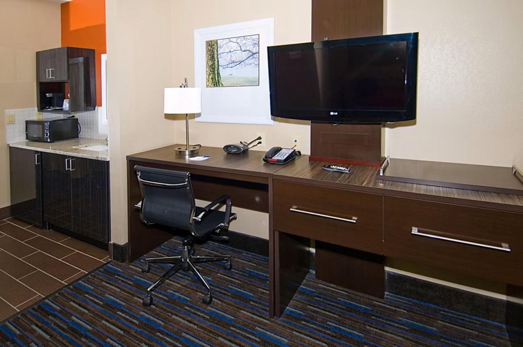 Express By Ihg Hotel Fulton