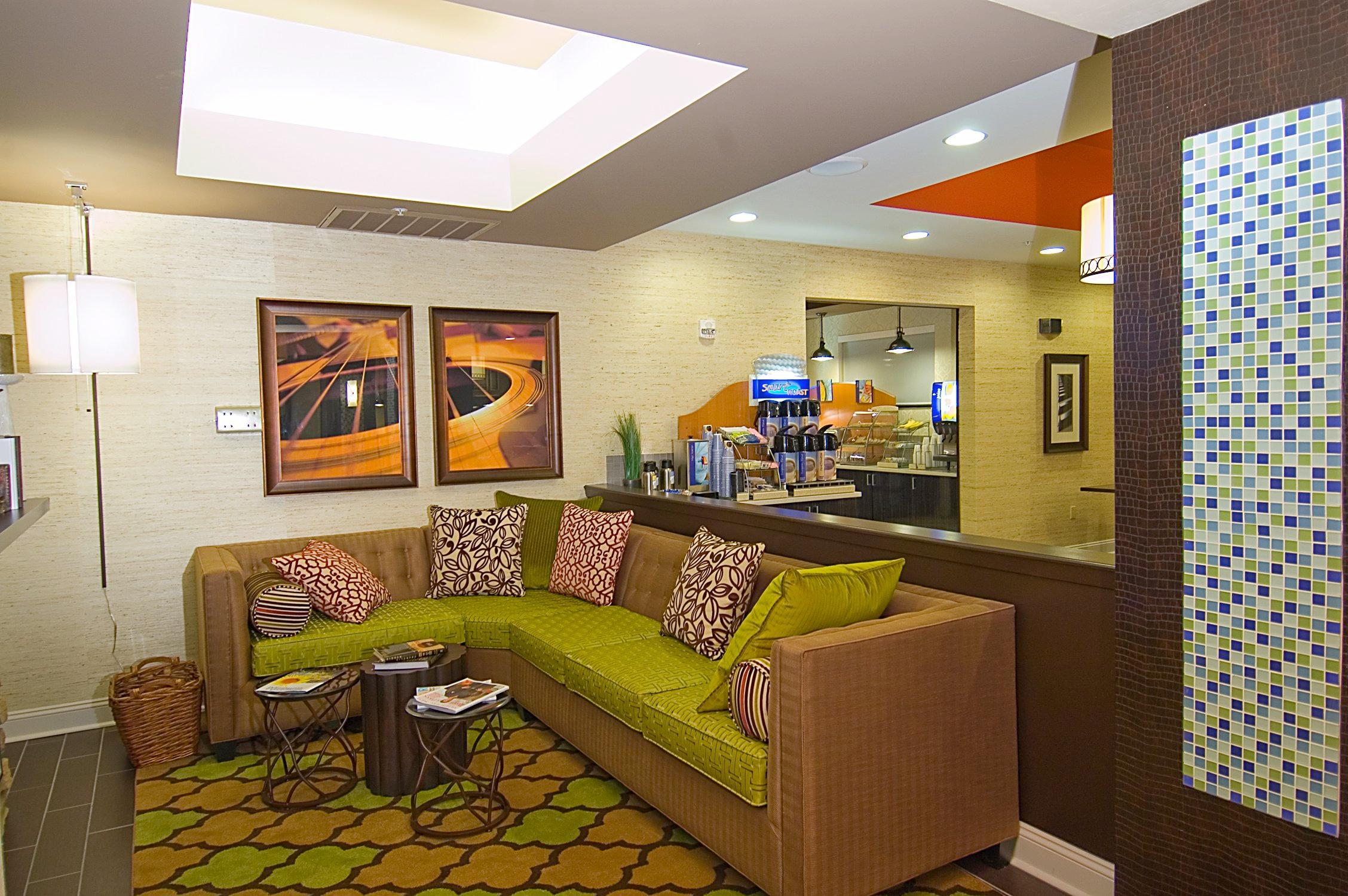 Express By Ihg Hotel Fulton